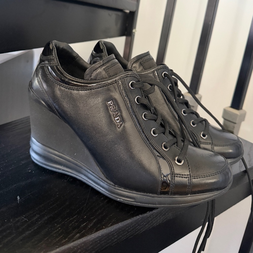 Authentic Prada Sport Milano Black Leather Logo Wedge Laceup Sneakers EU 38/US 8 - Picture 2 of 11